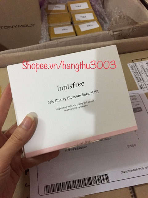 Bộ Dưỡng Da Innisfree Dưỡng Trắng Nâng Tông Jeju Cherry Blossom Special Kit