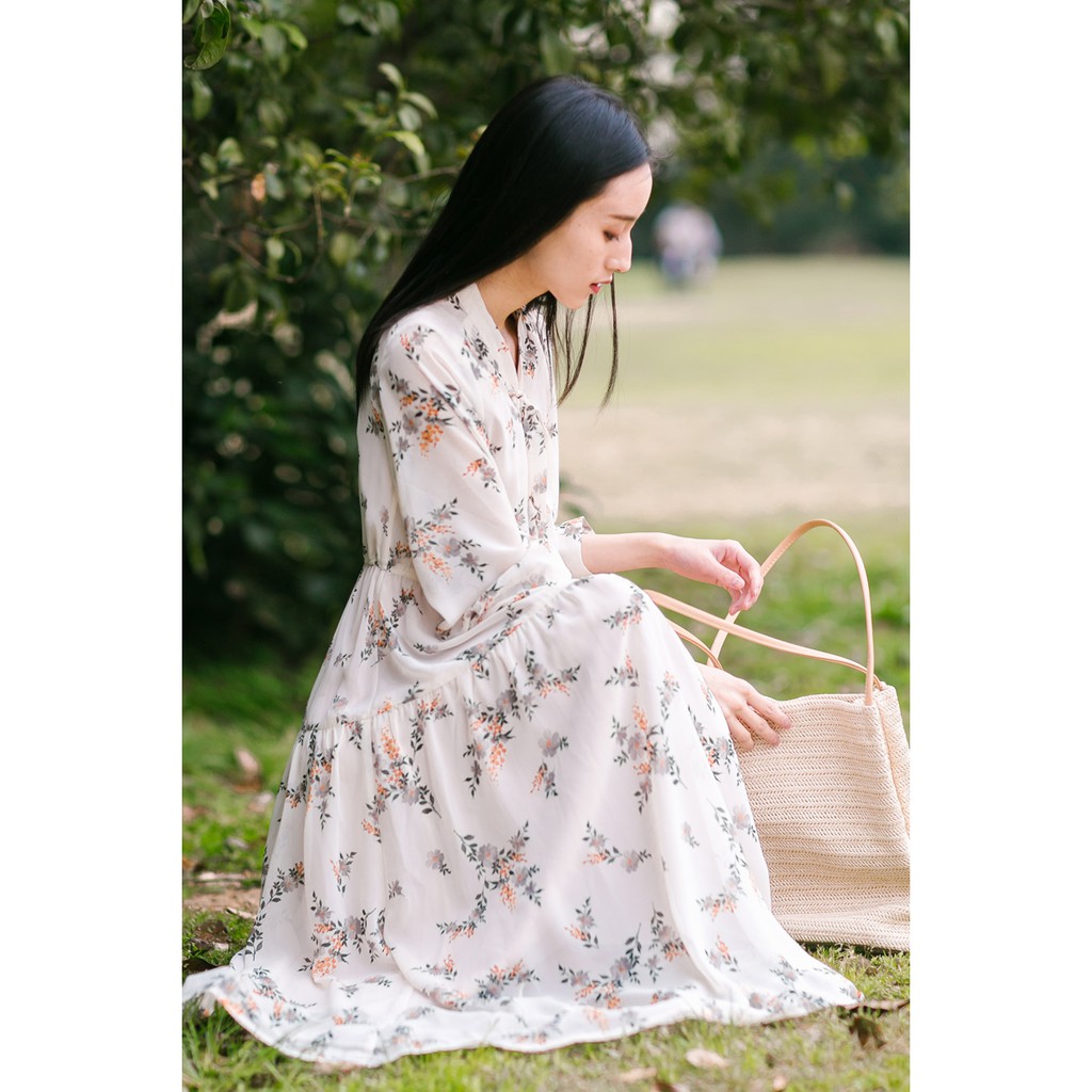 Váy dài điểm hoa