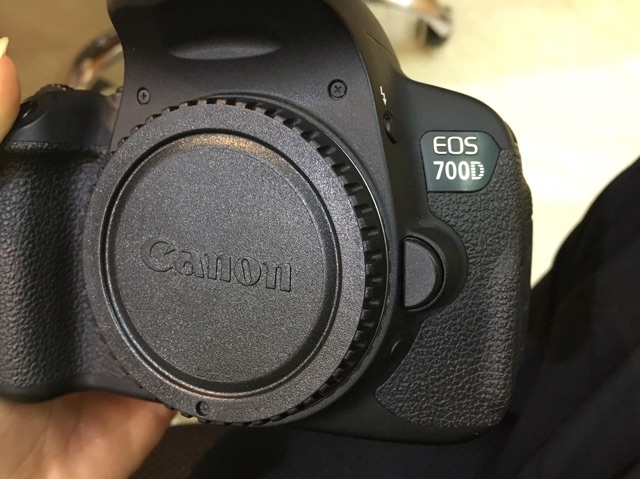 Máy ảnh canon 700D kèm kít 18-55mm is STM đẹp như mới