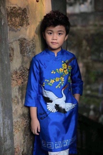 Áo dài cách tân cho bé trai
