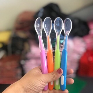 MB1988 Thìa silicone siêu mềm cho bé ăn dặm