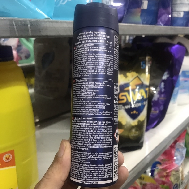 Xịt khử mùi Nivea Men Invisible For Black and white 150g