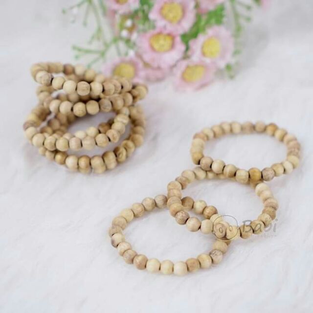 Khuyến mãi mua 1 tặng 1, mua chỉ đỏ tặng vòng dâu