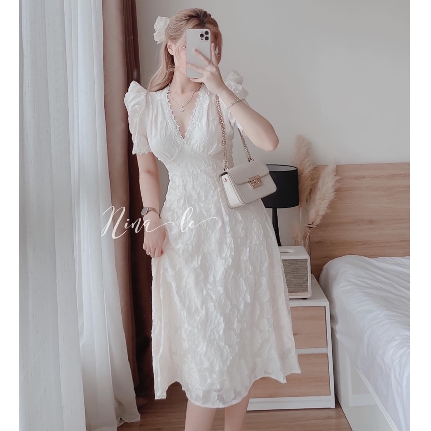 Váy ren hoa cổ V xẻ tà dáng dài DN278