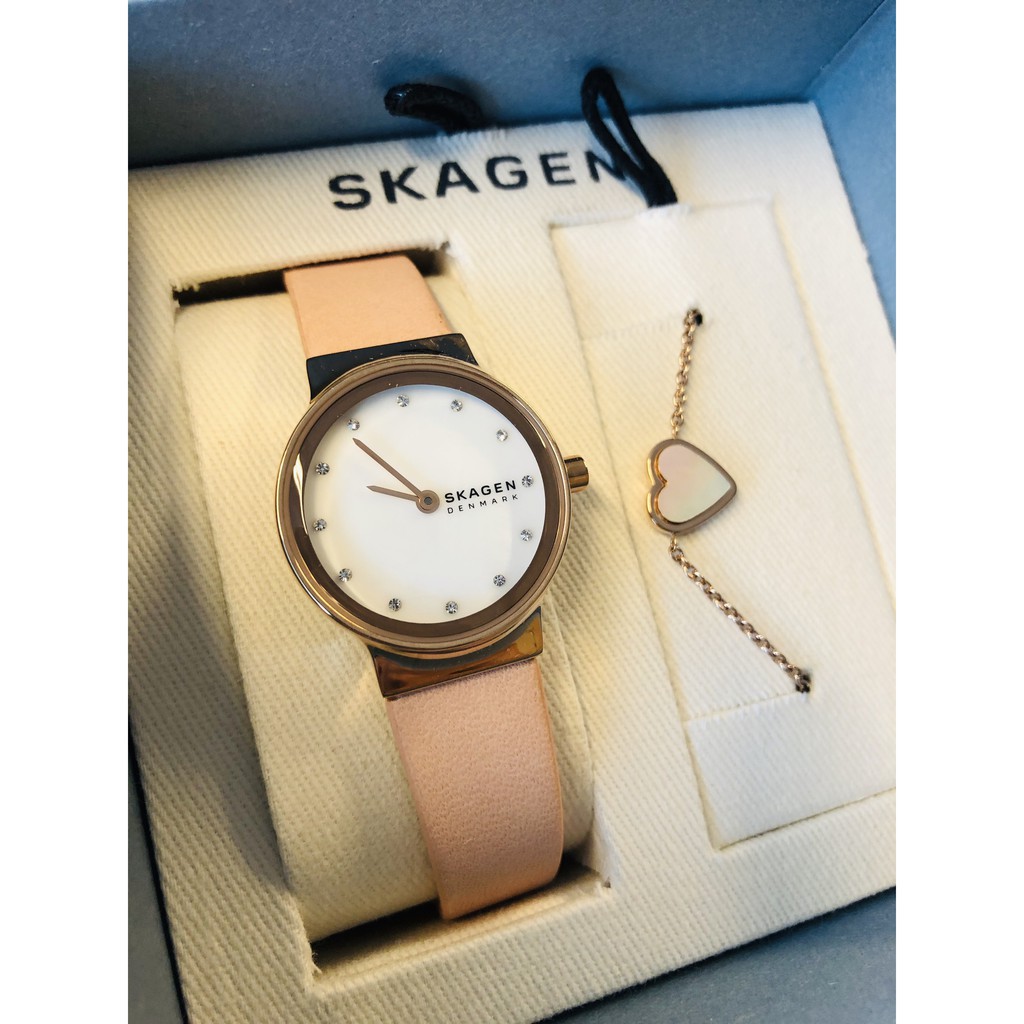 Set Đồng hồ và vòng tay Skagen nữ.