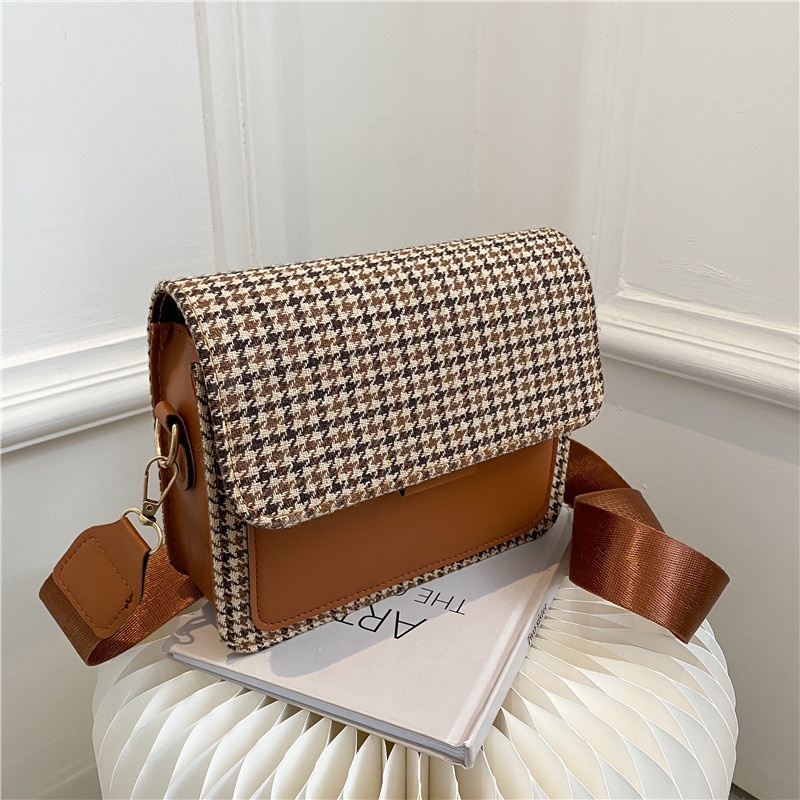 Túi đeo chéo nữ hình vuông nhỏ họa tiết caro phong cách Hong Kong thời trang mùa đông 2022