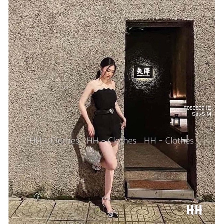 Set đen viền gợn sóng áo quây croptop phối quần short kèm đai