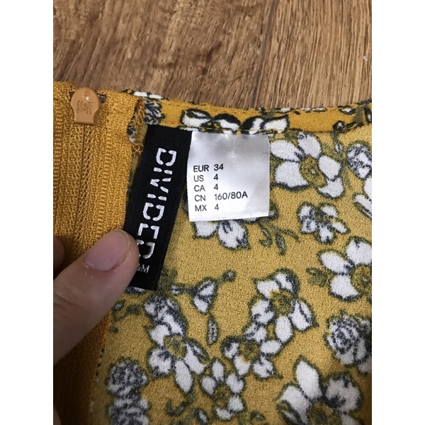 Pass váy hở eo HM