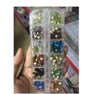 Đá chân nhọn mix size khay 12 ô