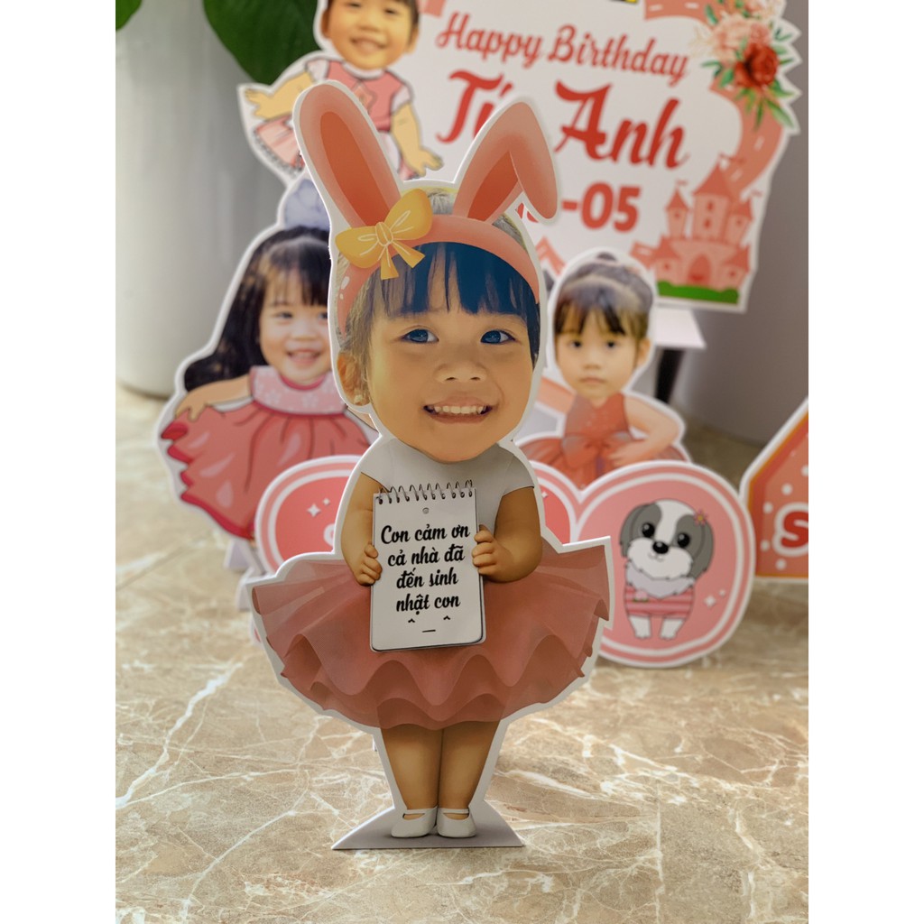 [ RẺ ĐẸP ] Set chibi bé gái 4 tuổi bảng tên⚡️𝐌𝐈𝐄̂̃𝐍 𝐏𝐇𝐈́ 𝐒𝐇𝐈𝐏⚡️ cây welcome, tên bé bàn trang trí sinh nhật cho bé gái