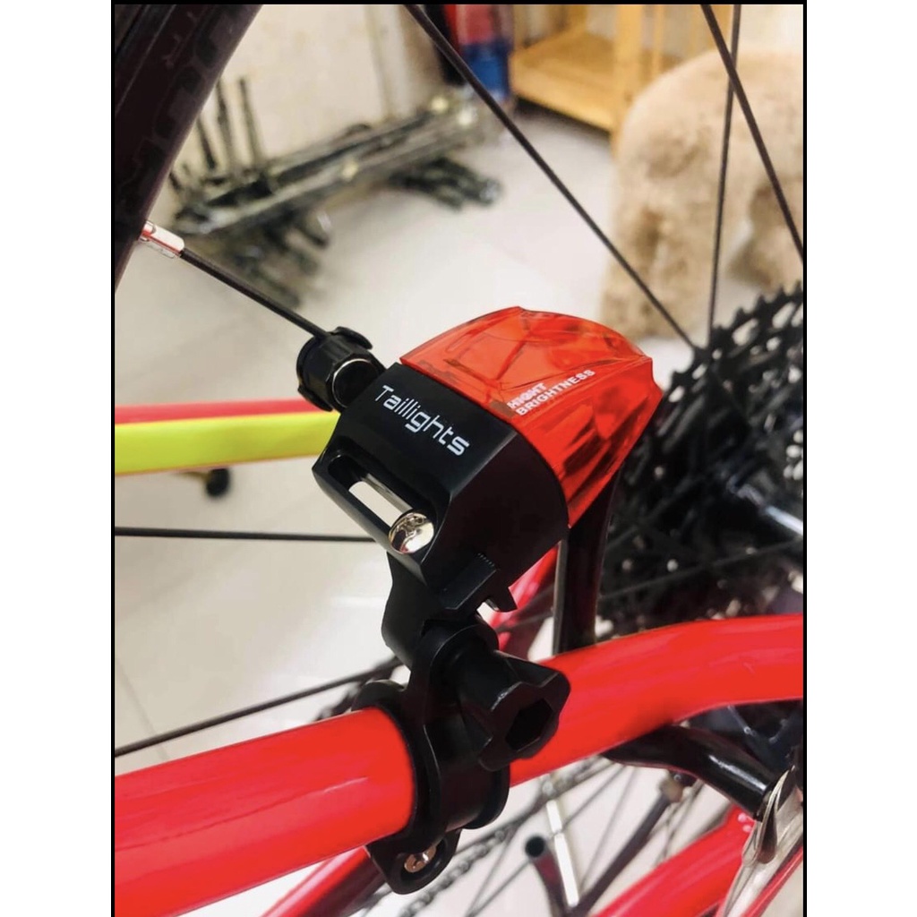 69bikeshop_ĐÈN ĐUÔI XE ĐẠP KHÔNG DÙNG PIN - KHÔNG CẦN SẠC