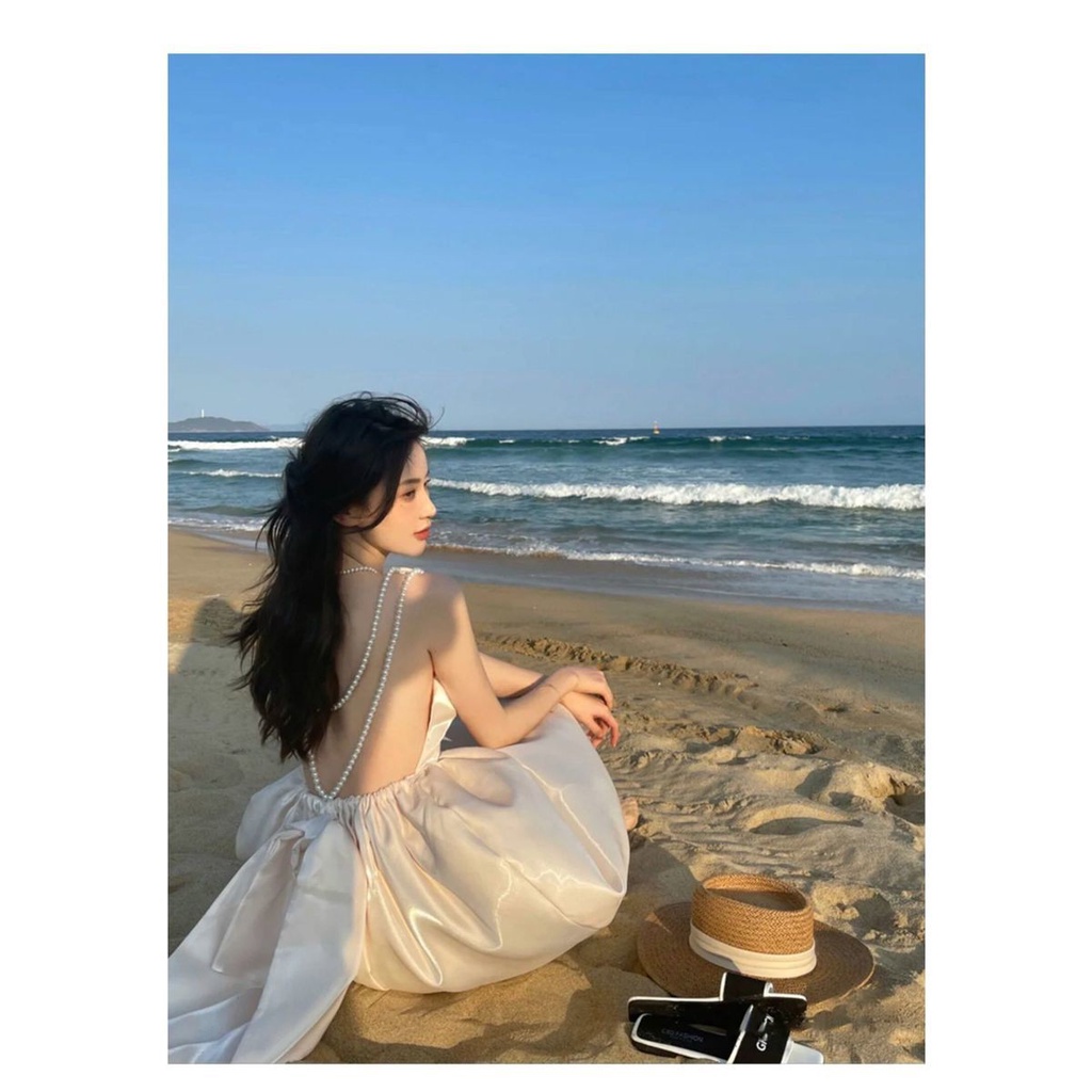 Đầm hở lưng thắt nơ đính ngọc trai thời trang đi biển