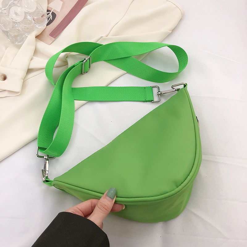 Túi Đeo Chéo Hình Tam Giác Thời Trang Mùa Hè 2022 Dành Cho Nữ