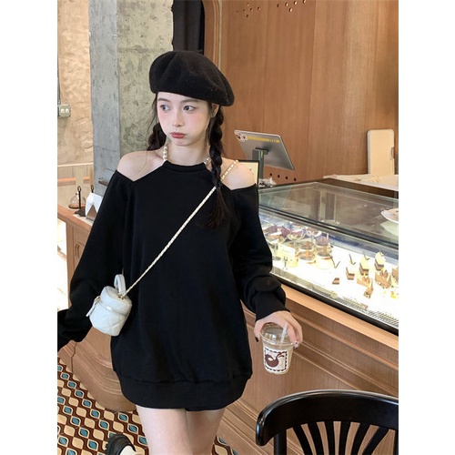 Áo sweater COZOKC trễ vai tay dài dáng rộng đính ngọc trai giả dễ thương