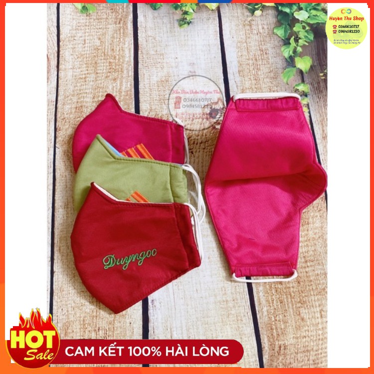Khẩu trang vải 4 lớp 1 màu thêu chữ nổi (chữ ngẫu nhiên)