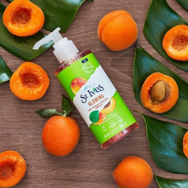 Sữa rửa mặt St.Ives trái mơ tươi mát 200ml | BigBuy360 - bigbuy360.vn