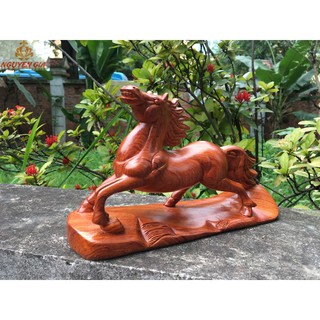 Tượng ngựa phong thủy gỗ Hương ngang 30 CM
