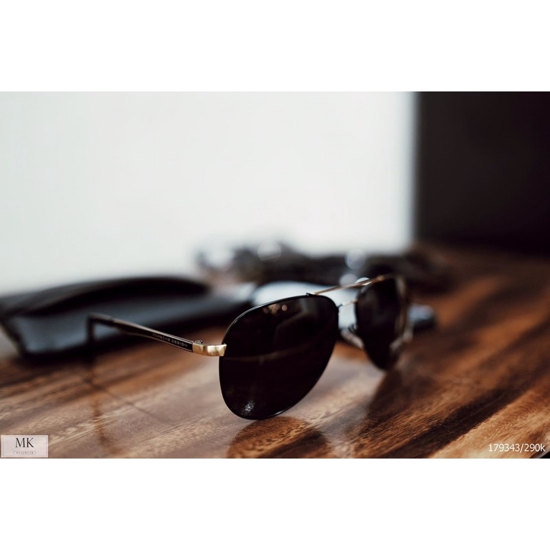 Kính mát thời trang nam .