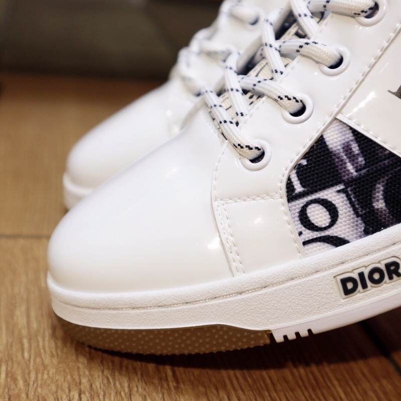 Giày sneaker nam Dior thiết kế mới lớp da bò trên lớp lót da cừu mềm mại on logo thương hiệu