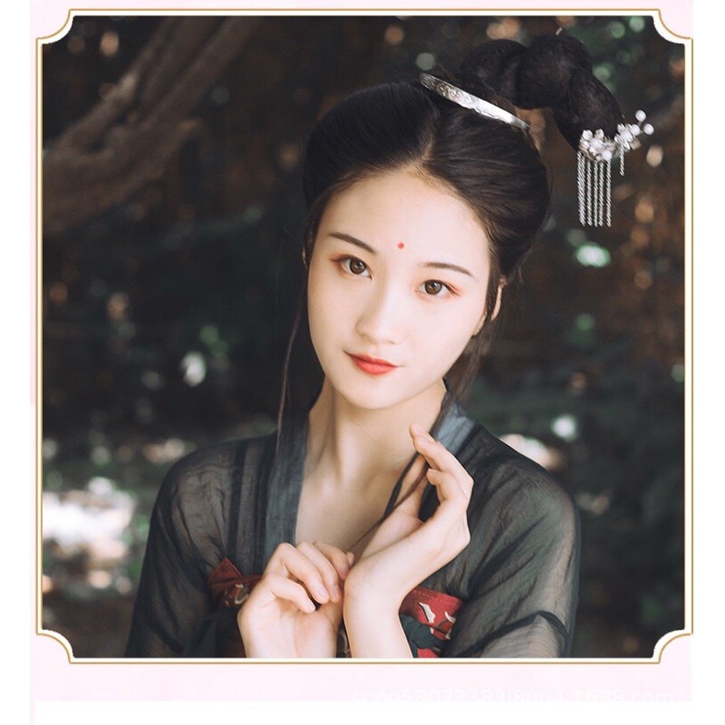 Búi xoắn dáng đứng cổ trang
