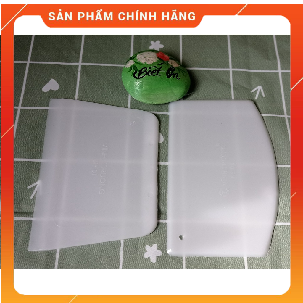 Dụng cụ cắt bột/ vét bột làm bánh bằng nhựa plastic