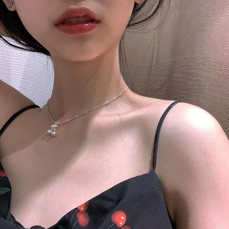Vòng cổ hợp kim màu bạc hình quả cherry phong cách Hàn Quốc