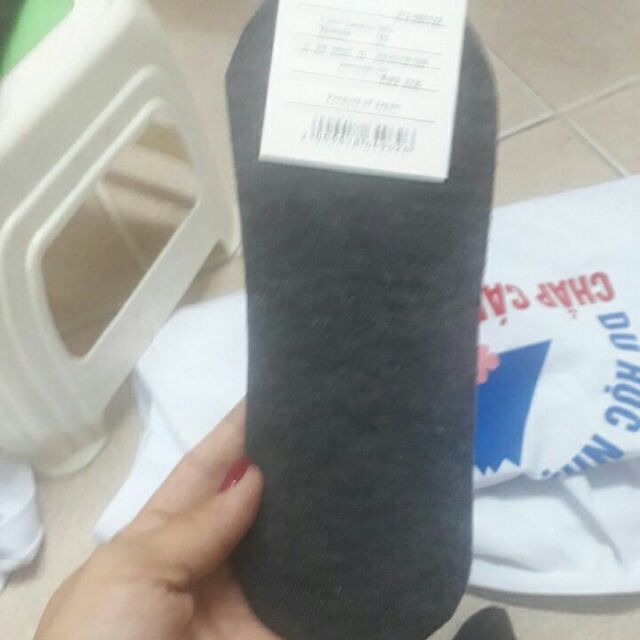 Hàng về nhiều, Tất uni nam