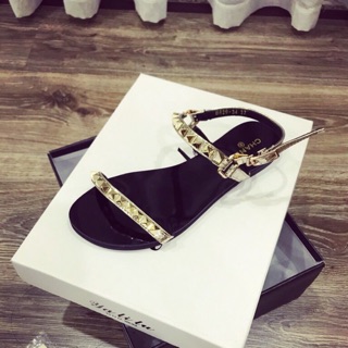 Sandal đinh