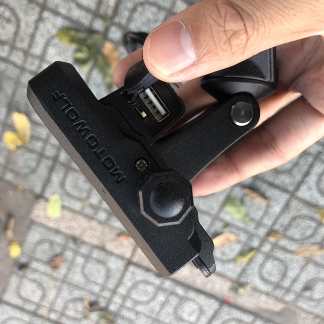 Giá đỡ - kẹp điện thoại xe máy chống giật chống trộm Motowolf cao cấp