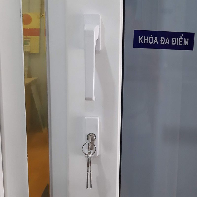 Khóa cửa nhựa lõi thép đa điểm thường 1800