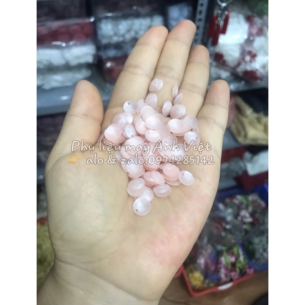 Vảy kim sa chảo kết áo làm hoa thủ công