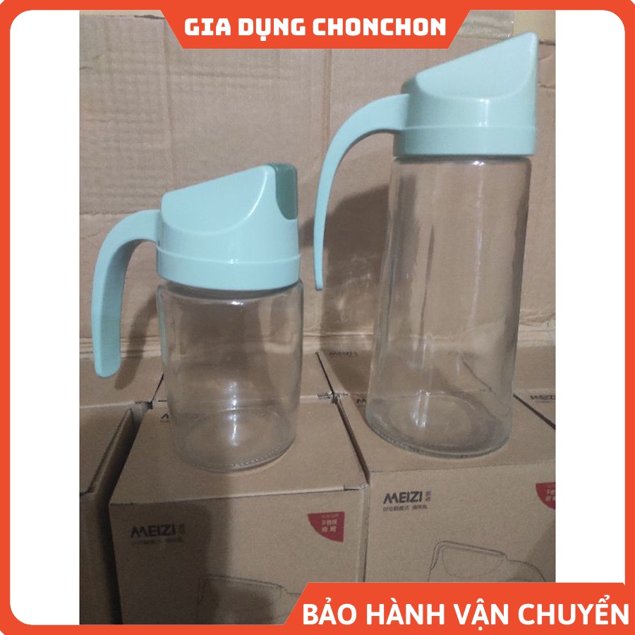 Chai lọ đựng dầu thủy tinh 630ml tự động mở nắp khi rot màu Xanh