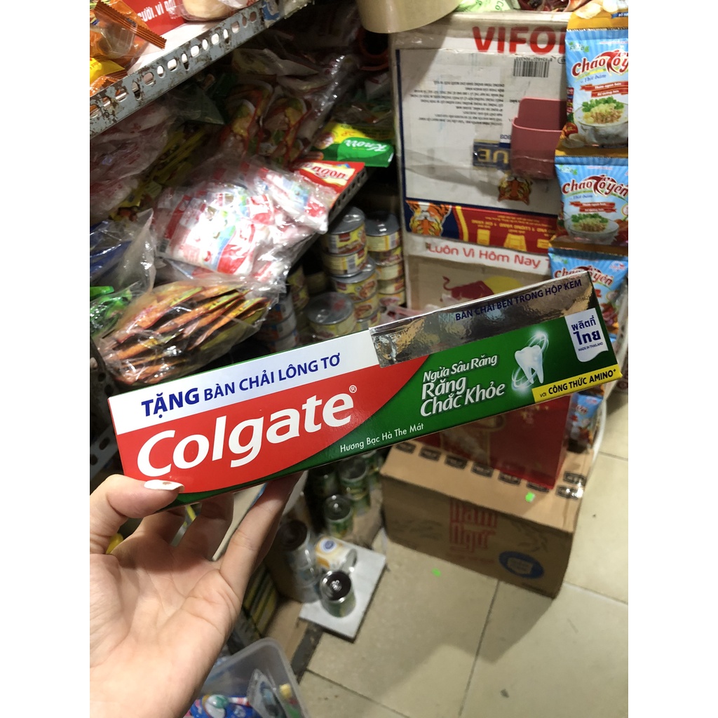 Kem đánh răng Colgate bạc hà 225g kèm bàn chải