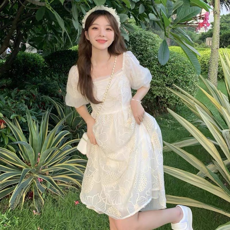 ĐẦM HOA NỔI XÔ TRẮNG CỔ VUÔNG BBD TAY BỒNG