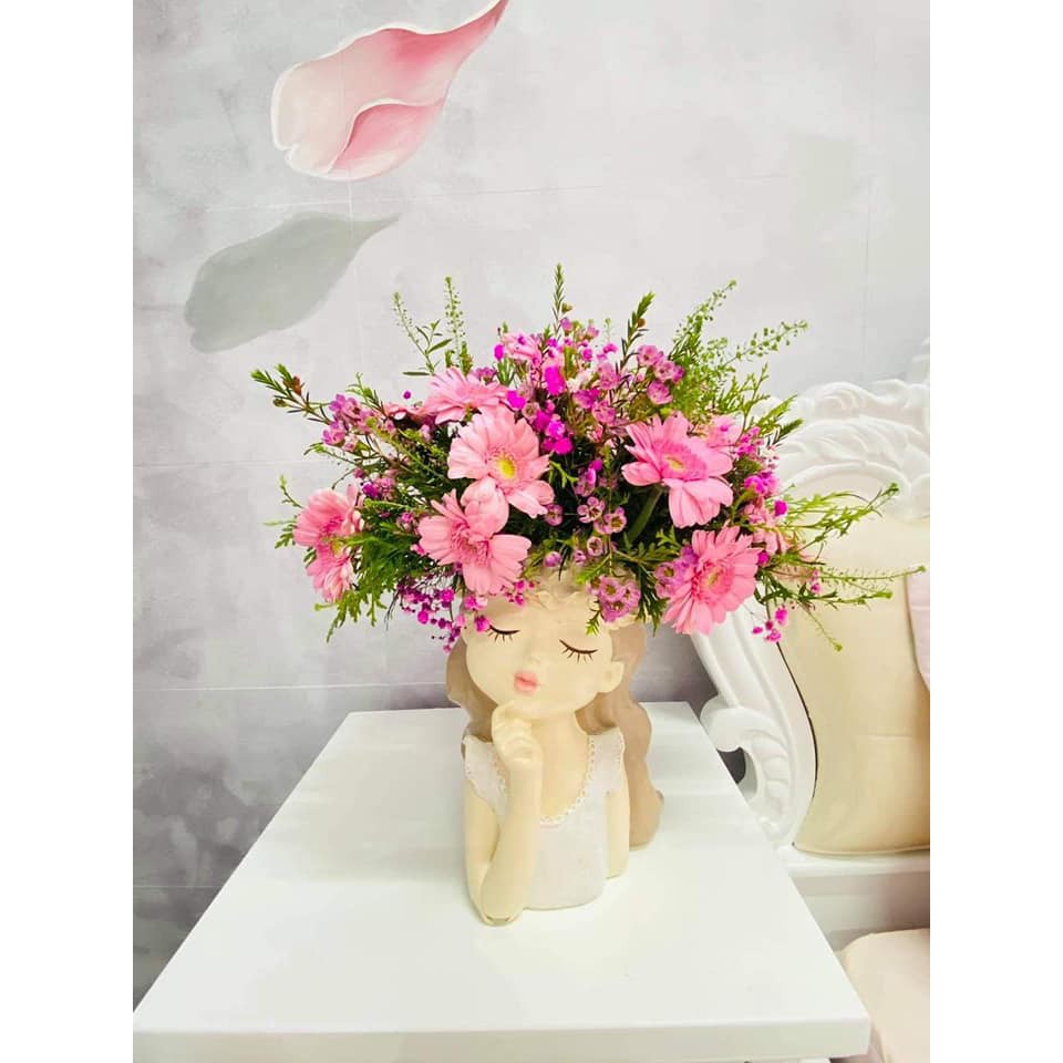 Bình hoa cô gái chống cằm cắm hoa hoặc trang trí decor phong cách Bắc Âu