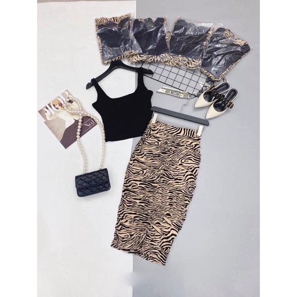 Set Áo CRT kèm chân váy hoạ tiết