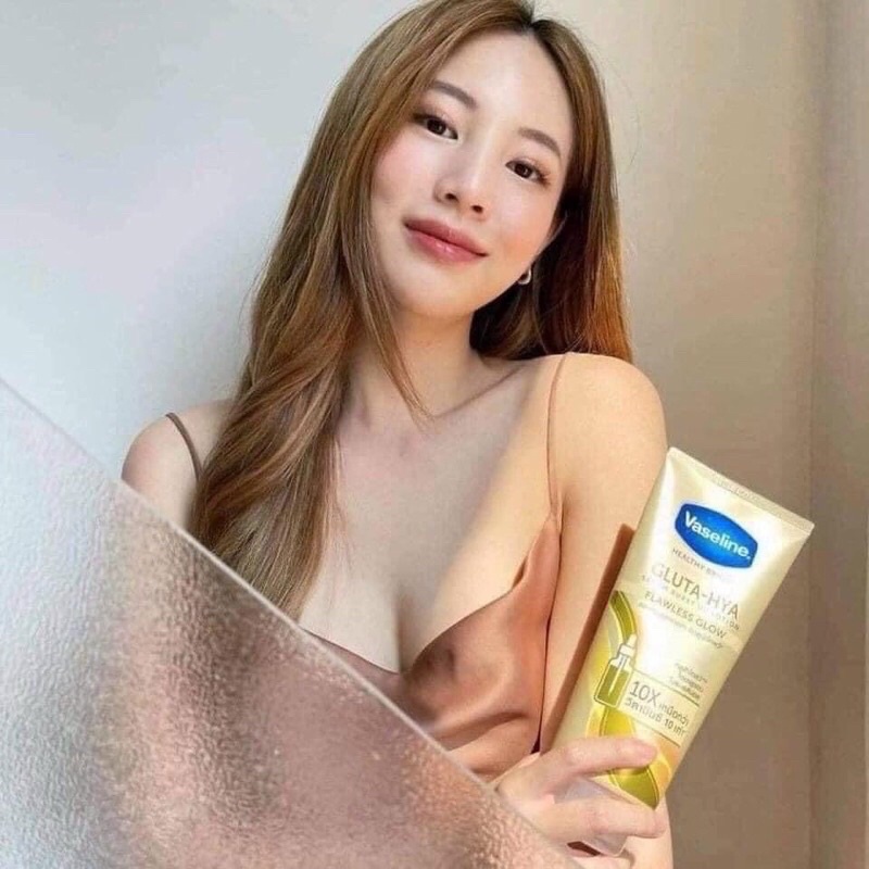 Sữa dưỡng thể trắng da, mờ thâm đều màu da Vaseline Healthy