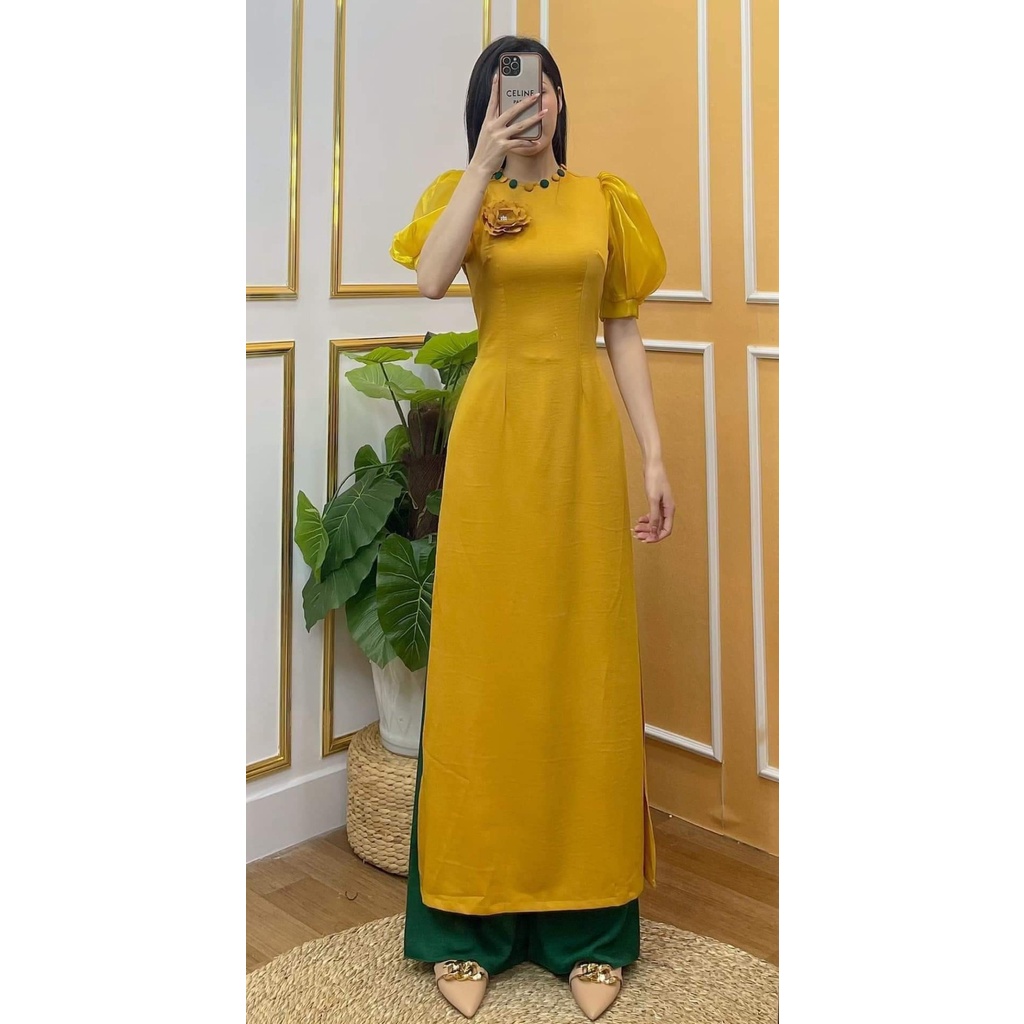 Áo dài màu vàng đính cúc và đính hoa, tay von tơ bồng  tạo điểm nhấn cuốn hút - Áo Dài Đan Linh