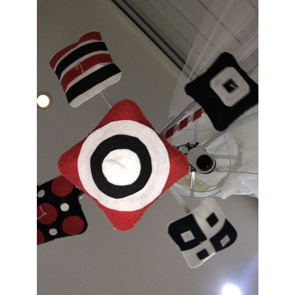 Bộ treo nôi kích thích thị giác vải nỉ handmade hình khối 3 màu đồ chơi trẻ sơ sinh