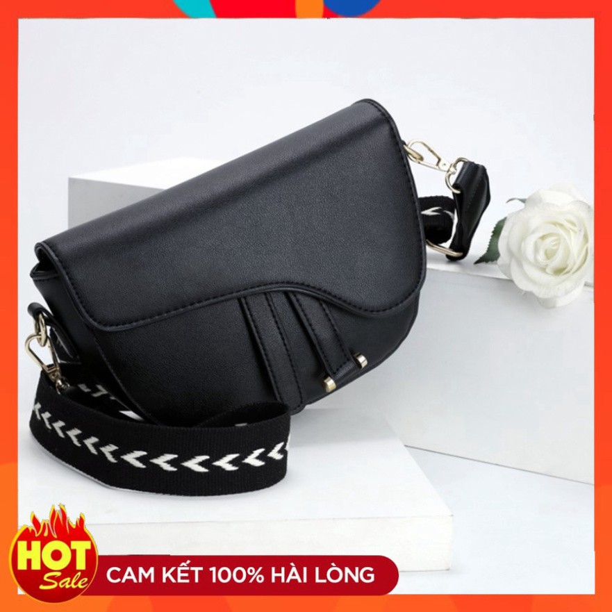Túi xách nữ, túi đeo chéo hình yên ngựa thời trang cá tính dây đeo bản to DC10  - Chjp Xjnh Boutique