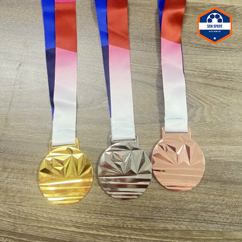 Huy Chương Bóng Đá để trao giải, lưu niệm bạc, đồng, vàng