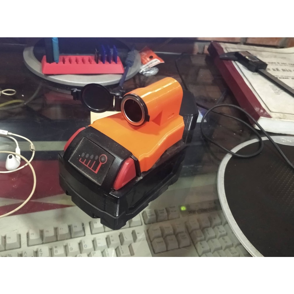 Đế lấy nguồn power outlet dùng pin Milwaukee M18