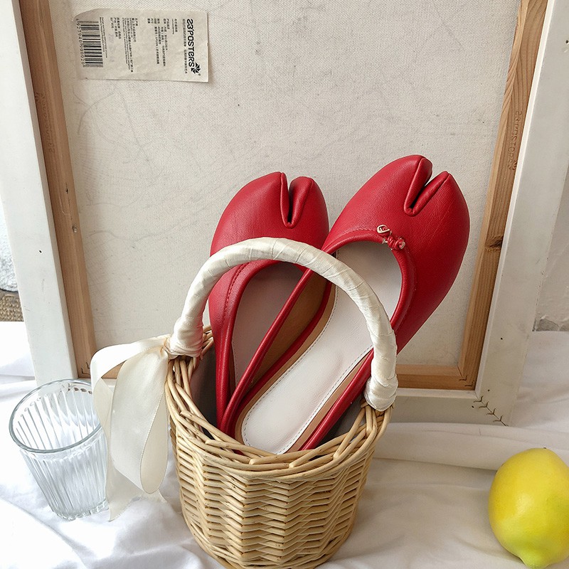 Giày sục mũi thiết kế độc đáo đế bằng cho nữ | BigBuy360 - bigbuy360.vn