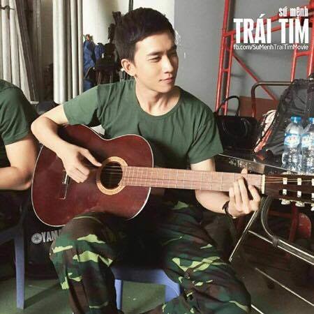 Áo thun lót màu xanh cổ tròn chất lượng cao