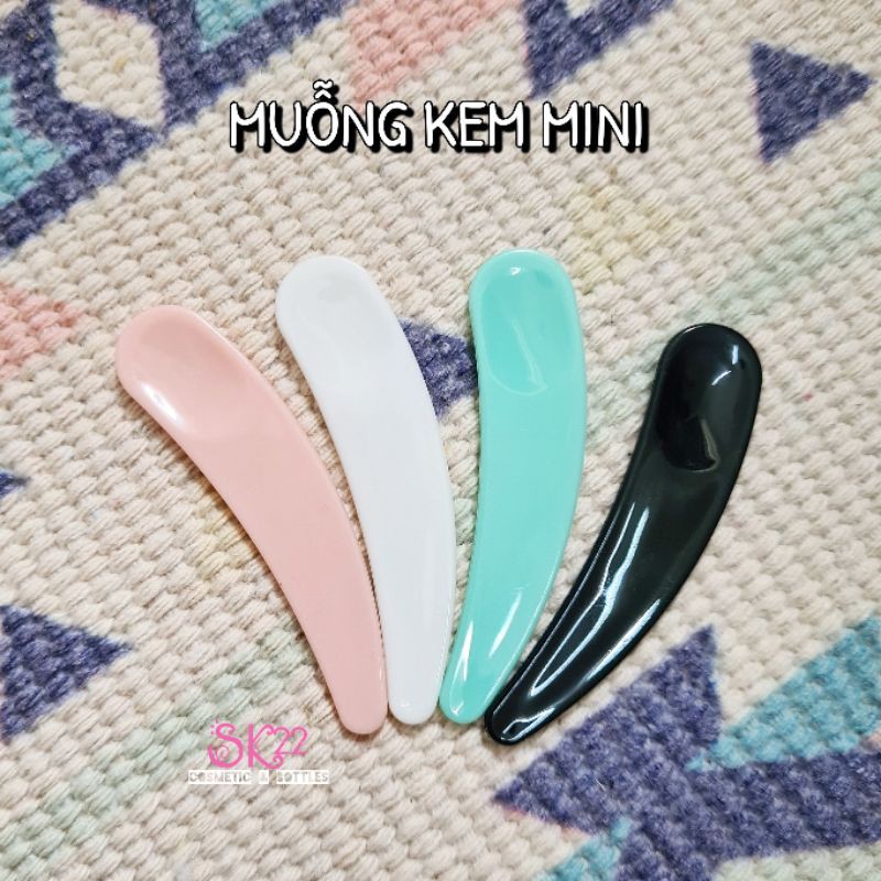 MUỖNG LẤY KEM DƯỠNG DA 4 MÀU XINH YÊU
