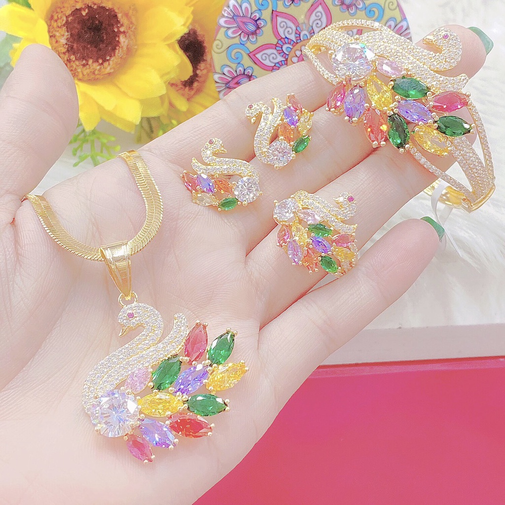 Bộ Trang Sức 5 Món Màu Vàng Công Đuôi 7 Màu Phong Thủy Sang Trọng Đeo Đi Tiệc Xinh Xắn - Trang Sức Queen
