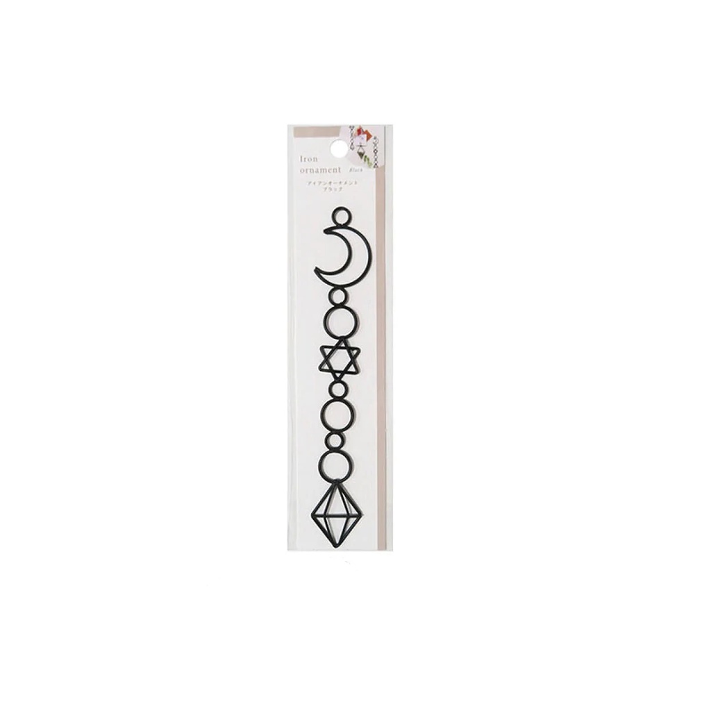 Daiso Sắt Trang Trí Iron Ornament Black Màu Đen 5X0.3X21Cm (Cái)