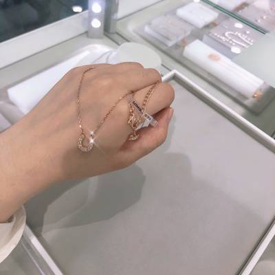 Dây Chuyền Mặt Chữ U Pha Lê Swarovski Làm Quà Tặng Sinh Nhật Cho Bạn Gái