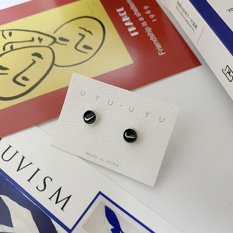 Khuyên tai tròn bằng thép không gỉ màu đen cá tính cho nam và nữ