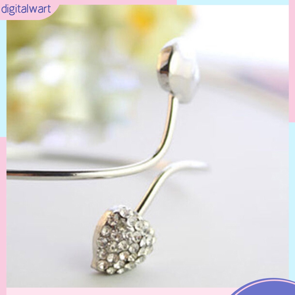 Vòng đeo tay dạng hở thiết kế hình trái tim xinh xắn dễ thương dành cho nữ